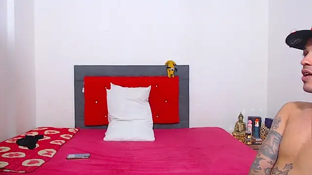 miawhithee online show from October 15, 2025, 2:21 am