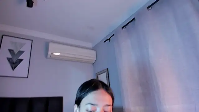 Snapshot of miIa_bratz chatting on October 23, 2025, 7:45 pm miIa bratz online show from October 23, 2025, 7:45 pm