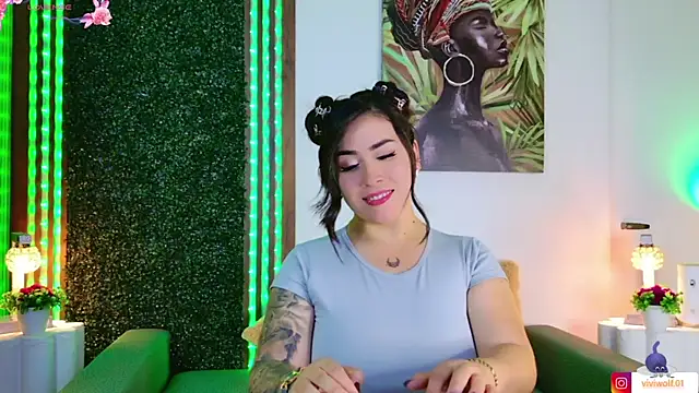 sarawolff online show from June 10, 2026, 5:52 am