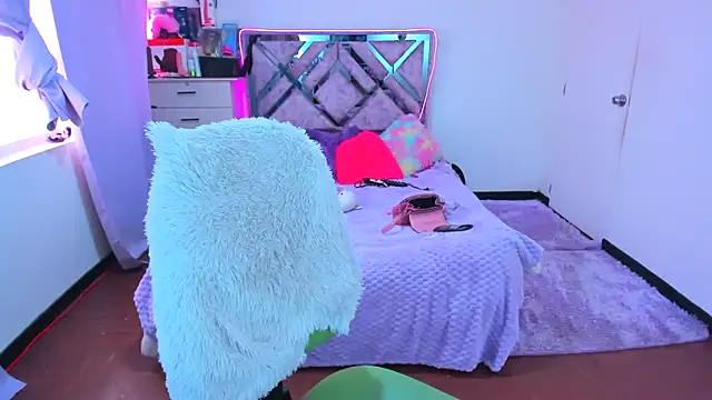 Snapshot of Luna_Analya chatting on October 27, 2025, 1:23 pm Luna Analya online show from October 27, 2025, 1:23 pm