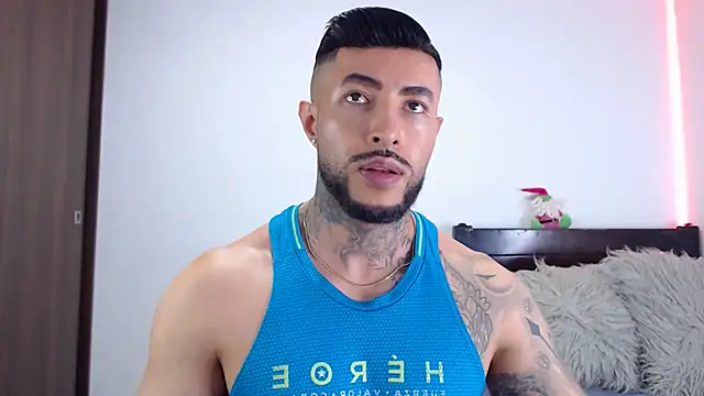 andrea de lucaa online show from December 14, 2025, 4:29 am