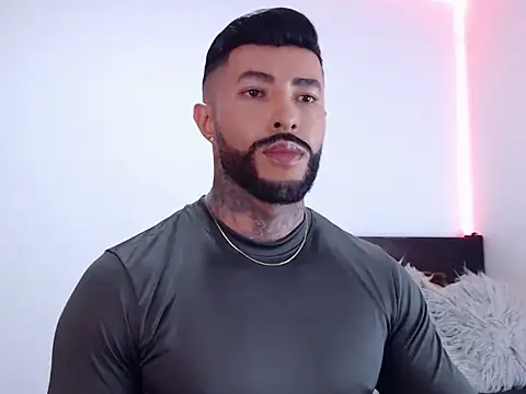 andrea de lucaa online show from October 11, 2025, 2:45 am