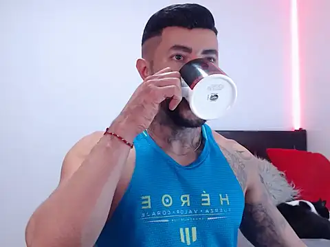 andrea de lucaa online show from November 6, 2025, 11:09 pm