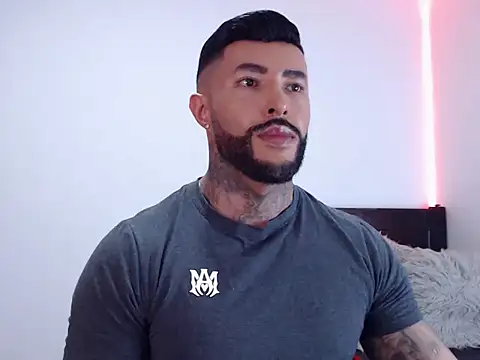 andrea de lucaa online show from October 12, 2025, 3:41 am