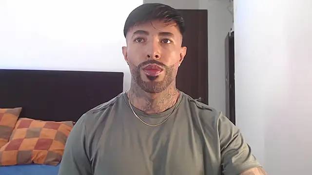 andrea de lucaa online show from July 27, 2026, 1:23 am