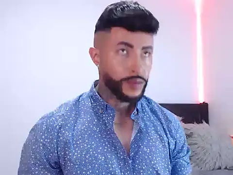 andrea de lucaa online show from October 17, 2025, 3:43 am