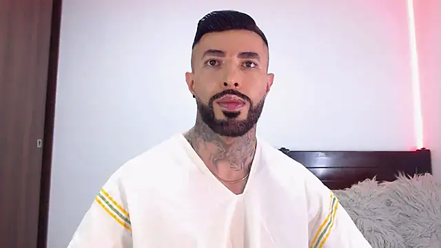 andrea de lucaa online show from February 3, 2026, 4:10 am