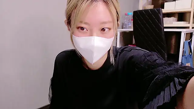 Nana  ch online show from October 22, 2025, 11:09 am