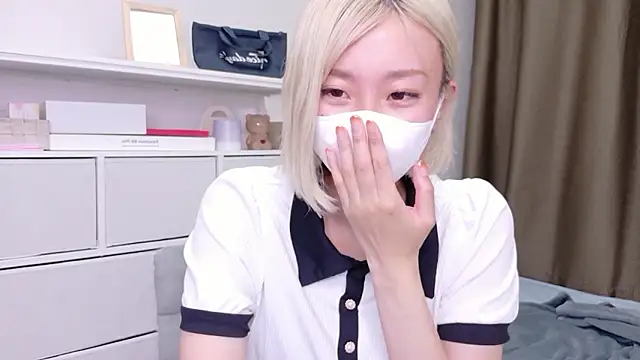 Snapshot of Nana__ch chatting on June 18, 2026, 4:23 pm Nana ch online show from June 18, 2026, 4:23 pm