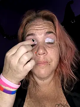 Courdles online show from November 1, 2025, 9:25 am