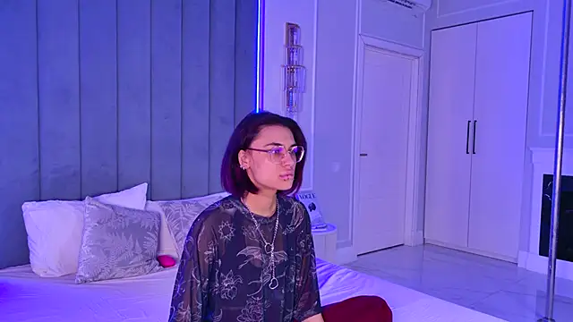 VioletAsh online show from June 9, 2026, 4:24 am