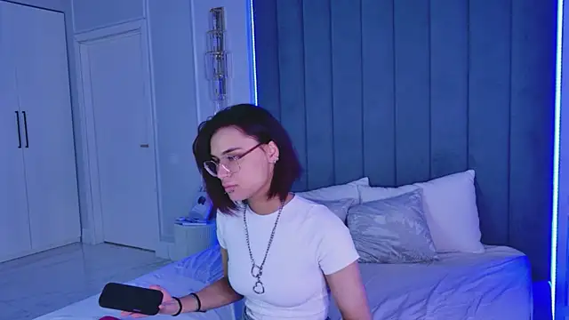 VioletAsh online show from June 16, 2026, 4:34 am