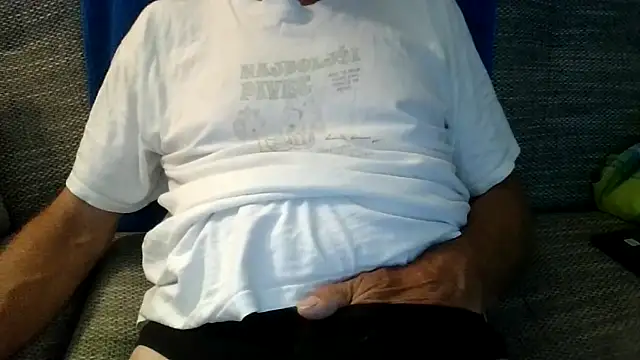 Snapshot of velikifant7 chatting on June 3, 2026, 5:50 pm velikifant7 online show from June 3, 2026, 5:50 pm