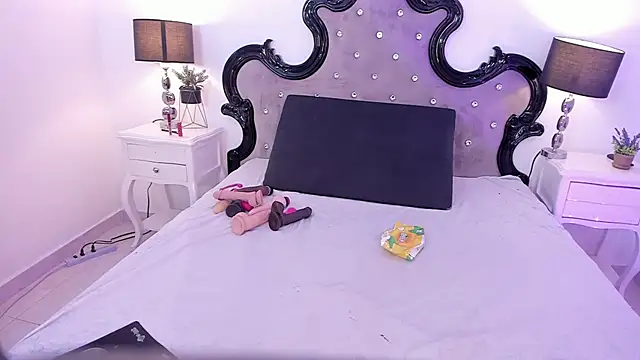 Snapshot of _analyy_ chatting on October 30, 2025, 8:06 pm analyy online show from October 30, 2025, 8:06 pm