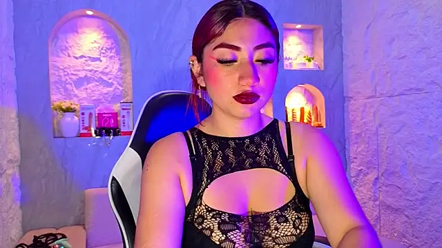 Sophia tf online show from March 3, 2026, 8:27 pm