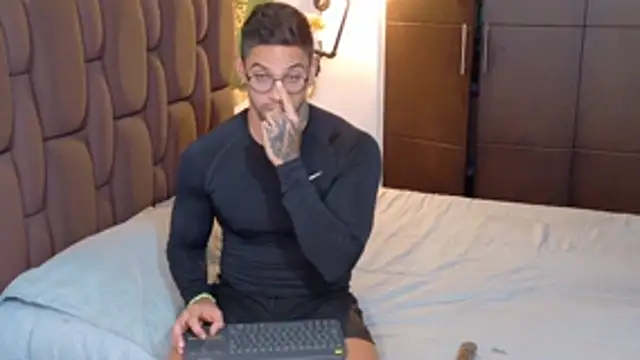 Snapshot of Tomy_maylon chatting on November 7, 2025, 3:22 am Tomy maylon online show from November 7, 2025, 3:22 am