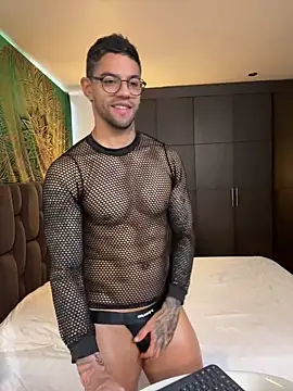 Snapshot of Tomy_maylon chatting on November 24, 2025, 2:28 pm Tomy maylon online show from November 24, 2025, 2:28 pm