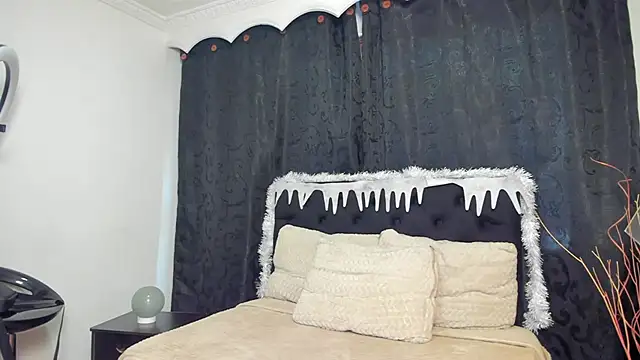 Snapshot of Tiffany_Nm chatting on November 28, 2025, 4:18 pm Tiffany Nm online show from November 28, 2025, 4:18 pm