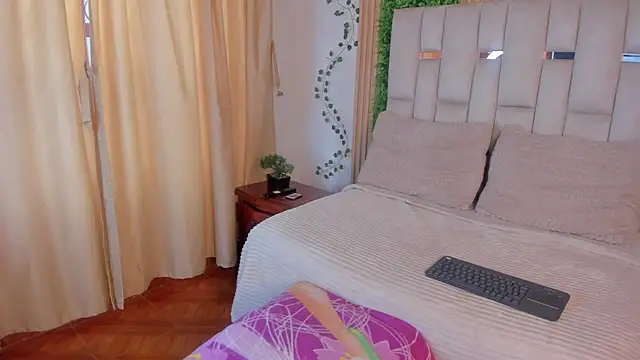 Snapshot of Jade_Nmm chatting on April 24, 2026, 5:15 pm Jade Nmm online show from April 24, 2026, 5:15 pm