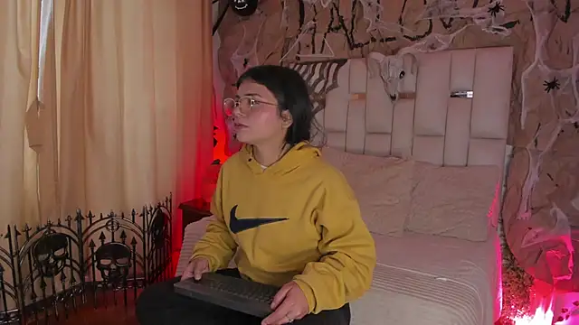 Snapshot of Jade_Nmm chatting on October 21, 2025, 1:10 pm Jade Nmm online show from October 21, 2025, 1:10 pm