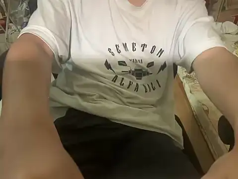 Alextran1002 online show from December 18, 2025, 5:17 pm