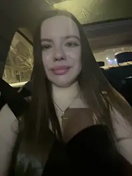 Snapshot of Chloe_loo chatting on April 16, 2026, 9:39 pm Chloe loo online show from April 16, 2026, 9:39 pm