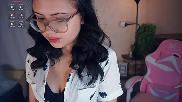 Snapshot of VerniceEngelking chatting on October 24, 2025, 5:06 am VerniceEngelking online show from October 24, 2025, 5:06 am