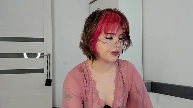 Snapshot of VerniceEngelking chatting on June 18, 2026, 6:34 am VerniceEngelking online show from June 18, 2026, 6:34 am