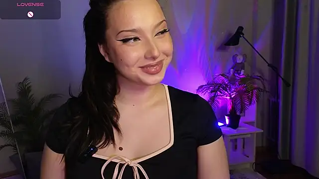 Snapshot of Lucy_louras chatting on October 15, 2025, 12:02 pm Lucy louras online show from October 15, 2025, 12:02 pm