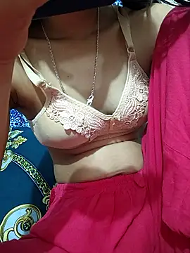 Snapshot of maya-Couple19 chatting on November 22, 2025, 6:18 pm maya-Couple19 online show from November 22, 2025, 6:18 pm