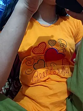 Snapshot of maya-Couple19 chatting on October 31, 2025, 6:15 pm maya-Couple19 online show from October 31, 2025, 6:15 pm