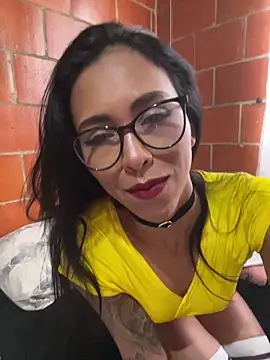 Snapshot of Emma__cumlovee chatting on October 23, 2025, 1:10 pm Emma cumlovee online show from October 23, 2025, 1:10 pm