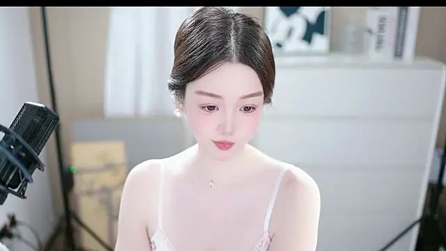 Snapshot of abbyli12 chatting on October 29, 2025, 2:16 pm abbyli12 online show from October 29, 2025, 2:16 pm