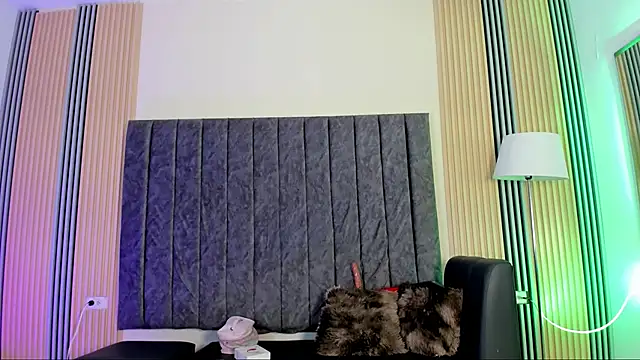 daniella moll online show from September 25, 2025, 8:37 pm
