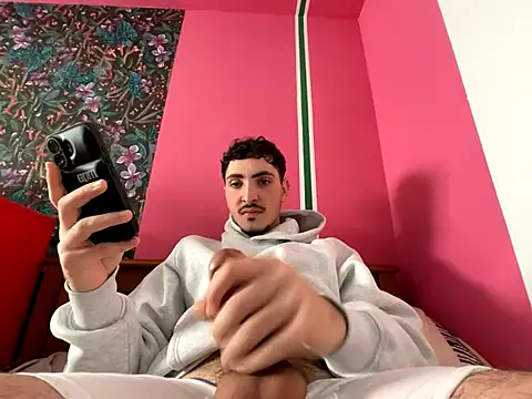 Snapshot of amo660 chatting on December 15, 2025, 9:48 am amo660 online show from December 15, 2025, 9:48 am