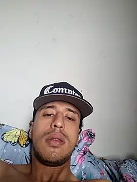 Santi2323xxX online show from May 6, 2026, 9:41 pm