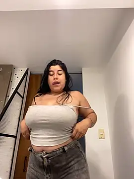 Snapshot of Tokio_Sakura chatting on October 23, 2025, 5:33 pm Tokio Sakura online show from October 23, 2025, 5:33 pm