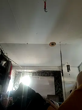 Snapshot of bearded_cross chatting on November 21, 2025, 4:39 pm bearded cross online show from November 21, 2025, 4:39 pm