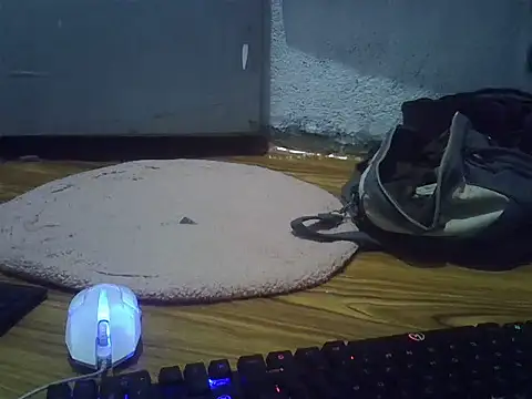 Snapshot of charms_virgin chatting on November 10, 2025, 12:04 am charms virgin online show from November 10, 2025, 12:04 am