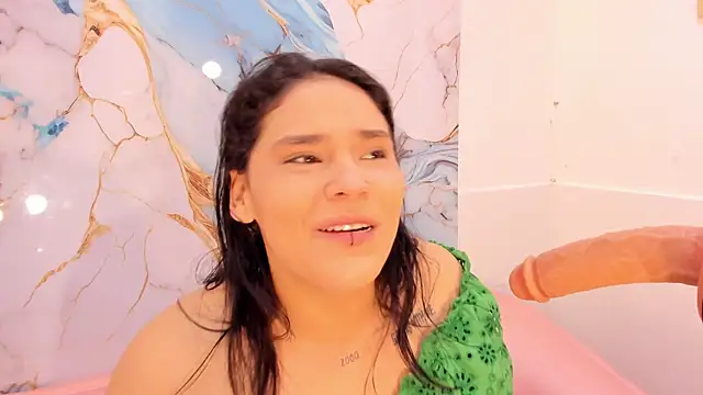 Snapshot of TIFFANY_GLOW__ chatting on October 22, 2025, 7:35 pm TIFFANY GLOW online show from October 22, 2025, 7:35 pm