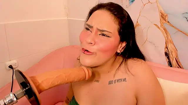 Snapshot of TIFFANY_GLOW__ chatting on October 28, 2025, 8:08 pm TIFFANY GLOW online show from October 28, 2025, 8:08 pm