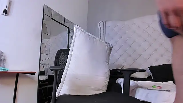 massimofiore  online show from February 9, 2026, 3:37 am