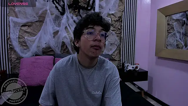 Snapshot of Desire_Ecstasy chatting on November 3, 2025, 1:37 pm Desire Ecstasy online show from November 3, 2025, 1:37 pm