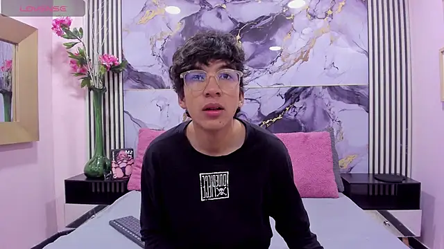 Snapshot of Desire_Ecstasy chatting on October 8, 2025, 1:12 pm Desire Ecstasy online show from October 8, 2025, 1:12 pm