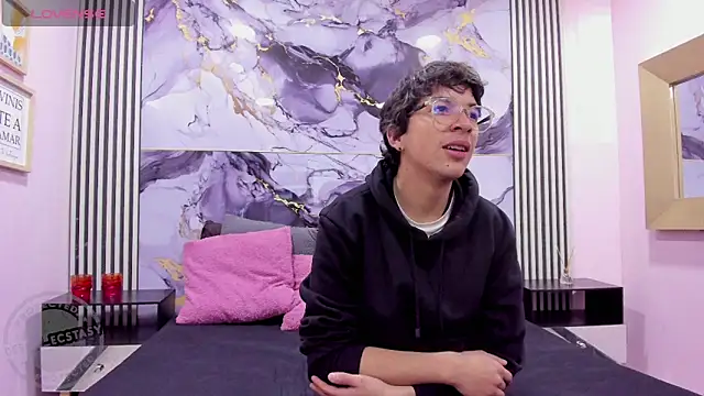 Snapshot of Desire_Ecstasy chatting on November 5, 2025, 1:14 pm Desire Ecstasy online show from November 5, 2025, 1:14 pm