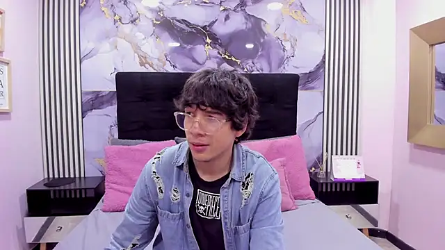 Snapshot of Desire_Ecstasy chatting on December 2, 2025, 1:02 pm Desire Ecstasy online show from December 2, 2025, 1:02 pm