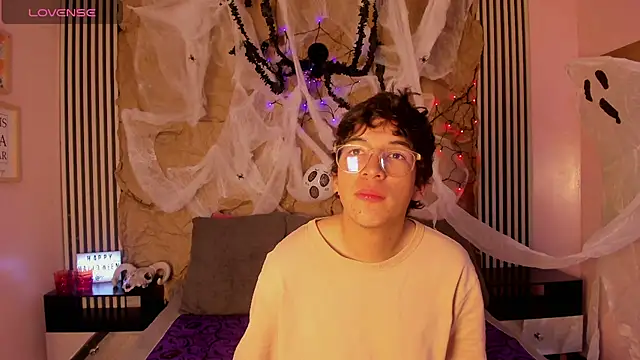 Snapshot of Desire_Ecstasy chatting on October 23, 2025, 1:21 pm Desire Ecstasy online show from October 23, 2025, 1:21 pm