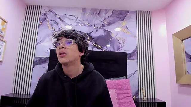 Snapshot of Desire_Ecstasy chatting on November 18, 2025, 1:14 pm Desire Ecstasy online show from November 18, 2025, 1:14 pm