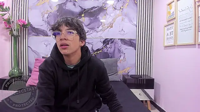 Snapshot of Desire_Ecstasy chatting on October 14, 2025, 12:50 pm Desire Ecstasy online show from October 14, 2025, 12:50 pm