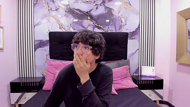 Snapshot of Desire_Ecstasy chatting on December 3, 2025, 1:10 pm Desire Ecstasy online show from December 3, 2025, 1:10 pm